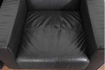 中古　コクヨ(KOKUYO)　ルクサリオ　本革+フェイクレザー　モダンデザインの1人掛けアームソファ2脚セット　定価(2脚合計)約35万円以上　(R-085673)