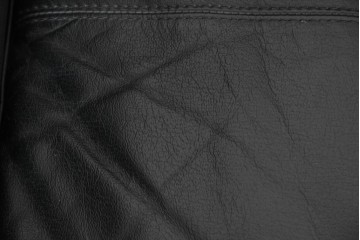 中古　コクヨ(KOKUYO)　ルクサリオ　本革+フェイクレザー　モダンデザインの1人掛けアームソファ2脚セット　定価(2脚合計)約35万円以上　(R-085673)