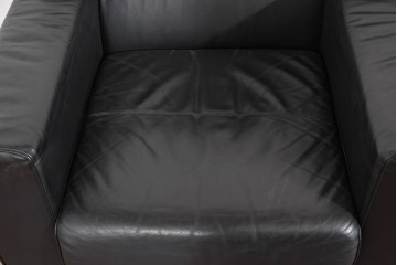 中古　コクヨ(KOKUYO)　ルクサリオ　本革+フェイクレザー　モダンデザインの1人掛けアームソファ2脚セット　定価(2脚合計)約35万円以上　(R-085674)