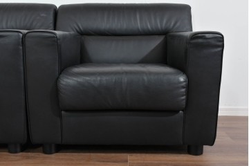 中古　コクヨ(KOKUYO)　ルクサリオ　本革+フェイクレザー　モダンデザインの1人掛けアームソファ2脚セット　定価(2脚合計)約35万円以上　(R-085674)