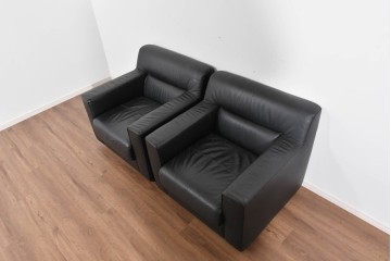 中古　コクヨ(KOKUYO)　ルクサリオ　本革+フェイクレザー　モダンデザインの1人掛けアームソファ2脚セット　定価(2脚合計)約35万円以上　(R-085674)