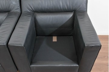 中古　コクヨ(KOKUYO)　ルクサリオ　本革+フェイクレザー　モダンデザインの1人掛けアームソファ2脚セット　定価(2脚合計)約35万円以上　(R-085674)