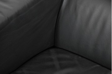 中古　コクヨ(KOKUYO)　ルクサリオ　本革+フェイクレザー　モダンデザインの1人掛けアームソファ2脚セット　定価(2脚合計)約35万円以上　(R-085674)