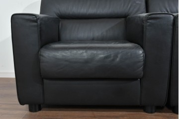 中古　コクヨ(KOKUYO)　ルクサリオ　本革+フェイクレザー　モダンデザインの1人掛けアームソファ2脚セット　定価(2脚合計)約35万円以上　(R-085674)