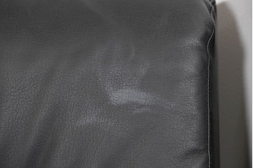 中古　コクヨ(KOKUYO)　ルクサリオ　本革+フェイクレザー　モダンデザインの1人掛けアームソファ2脚セット　定価(2脚合計)約35万円以上　(R-085674)