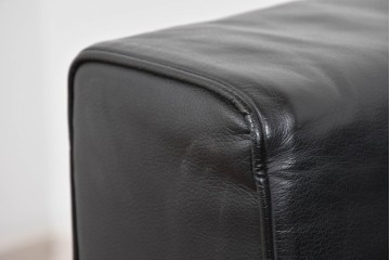 中古　コクヨ(KOKUYO)　ルクサリオ　本革+フェイクレザー　モダンデザインの1人掛けアームソファ2脚セット　定価(2脚合計)約35万円以上　(R-085674)