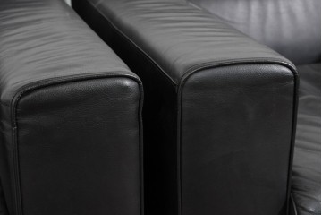 中古　コクヨ(KOKUYO)　ルクサリオ　本革+フェイクレザー　モダンデザインの1人掛けアームソファ2脚セット　定価(2脚合計)約35万円以上　(R-085674)