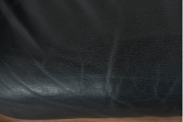 中古　コクヨ(KOKUYO)　ルクサリオ　本革+フェイクレザー　モダンデザインの1人掛けアームソファ2脚セット　定価(2脚合計)約35万円以上　(R-085674)