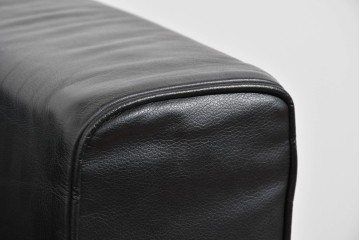 中古　コクヨ(KOKUYO)　ルクサリオ　本革+フェイクレザー　モダンデザインの1人掛けアームソファ2脚セット　定価(2脚合計)約35万円以上　(R-085674)