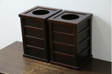 中古　希少な廃番品　北海道民芸家具　落ち着いた木肌と格子意匠が味わい深いゴミ箱2個セット　(R-085675)