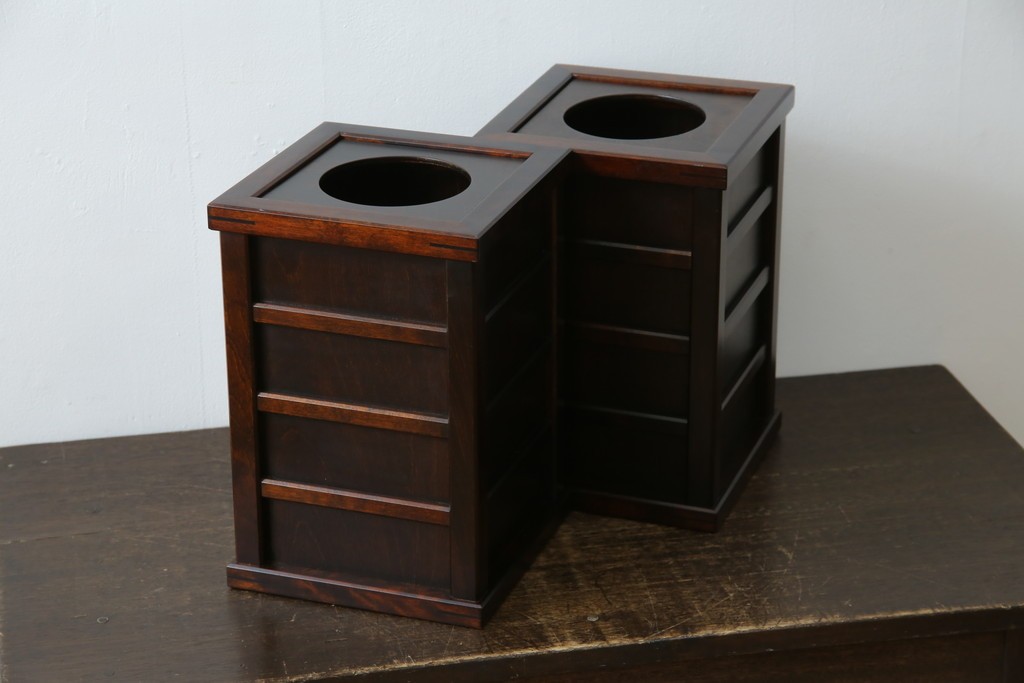 中古　希少な廃番品　北海道民芸家具　落ち着いた木肌と格子意匠が味わい深いゴミ箱2個セット　(R-085675)