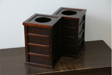 中古　希少な廃番品　北海道民芸家具　落ち着いた木肌と格子意匠が味わい深いゴミ箱2個セット　(R-085675)