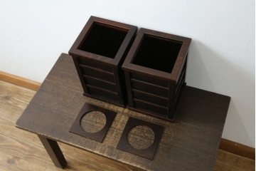 中古　希少な廃番品　北海道民芸家具　落ち着いた木肌と格子意匠が味わい深いゴミ箱2個セット　(R-085675)