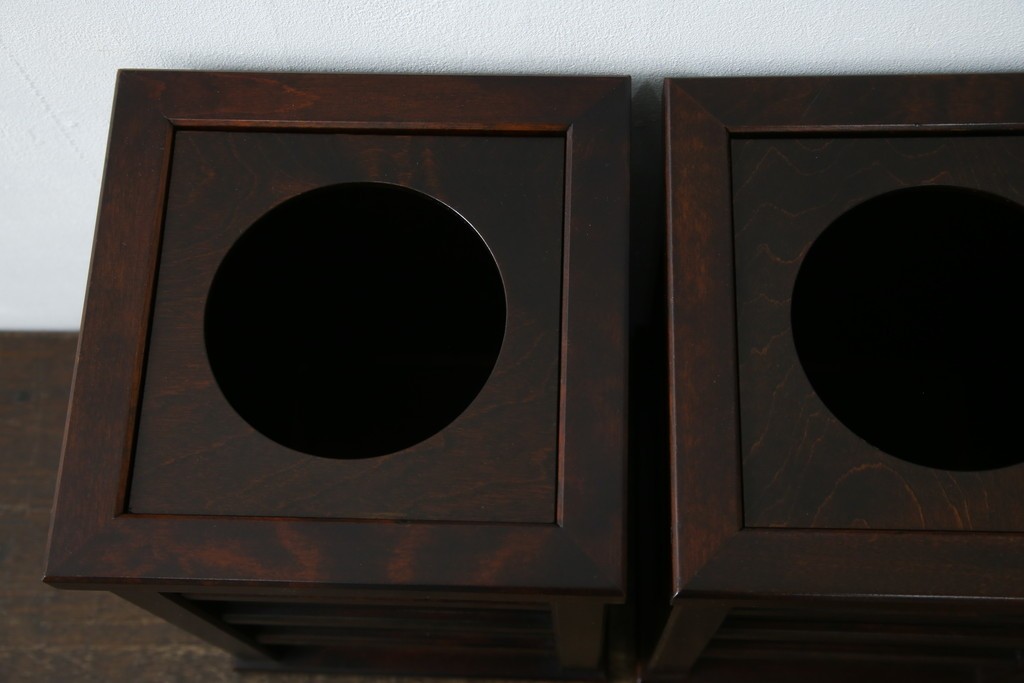 中古　希少な廃番品　北海道民芸家具　落ち着いた木肌と格子意匠が味わい深いゴミ箱2個セット　(R-085675)