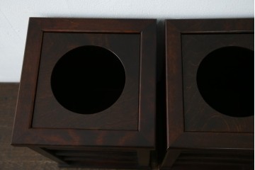 中古　希少な廃番品　北海道民芸家具　落ち着いた木肌と格子意匠が味わい深いゴミ箱2個セット　(R-085675)