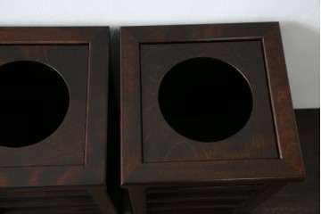 中古　希少な廃番品　北海道民芸家具　落ち着いた木肌と格子意匠が味わい深いゴミ箱2個セット　(R-085675)