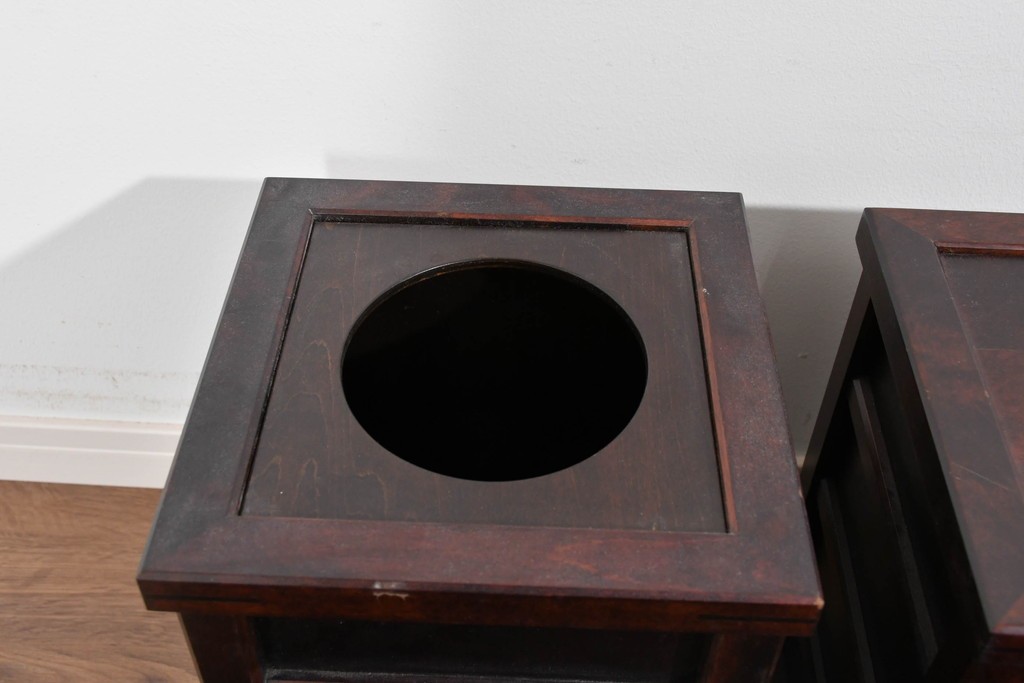 中古　希少な廃番品　北海道民芸家具　落ち着いた木肌と格子意匠が味わい深いゴミ箱2個セット　(R-085675)