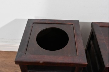 中古　希少な廃番品　北海道民芸家具　落ち着いた木肌と格子意匠が味わい深いゴミ箱2個セット　(R-085675)