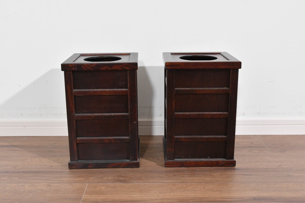 中古　希少な廃番品　北海道民芸家具　落ち着いた木肌と格子意匠が味わい深いゴミ箱2個セット　(R-085675)