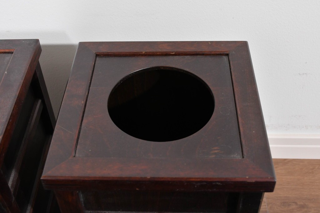 中古　希少な廃番品　北海道民芸家具　落ち着いた木肌と格子意匠が味わい深いゴミ箱2個セット　(R-085675)