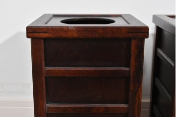 中古　希少な廃番品　北海道民芸家具　落ち着いた木肌と格子意匠が味わい深いゴミ箱2個セット　(R-085675)