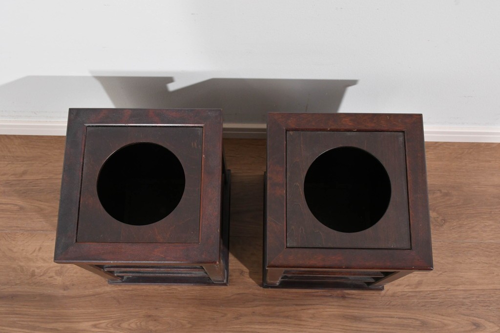 中古　希少な廃番品　北海道民芸家具　落ち着いた木肌と格子意匠が味わい深いゴミ箱2個セット　(R-085675)