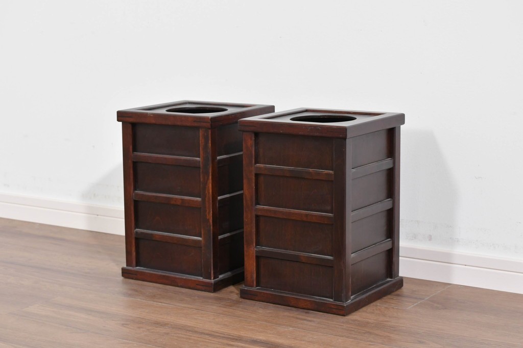 中古　希少な廃番品　北海道民芸家具　落ち着いた木肌と格子意匠が味わい深いゴミ箱2個セット　(R-085675)