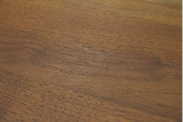 中古　美品　シラカワ(Shirakawa)　ブラックウォールナット材　穏やかな木目の半円形プラッツテーブル　定価約25万円　(R-085676)