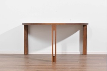 中古　美品　シラカワ(Shirakawa)　ブラックウォールナット材　穏やかな木目の半円形プラッツテーブル　定価約25万円　(R-085676)