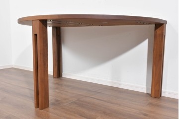 中古　美品　シラカワ(Shirakawa)　ブラックウォールナット材　穏やかな木目の半円形プラッツテーブル　定価約25万円　(R-085676)