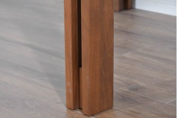 中古　美品　シラカワ(Shirakawa)　ブラックウォールナット材　穏やかな木目の半円形プラッツテーブル　定価約25万円　(R-085676)