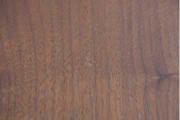 中古　美品　シラカワ(Shirakawa)　ブラックウォールナット材　穏やかな木目の半円形プラッツテーブル　定価約25万円　(R-085676)