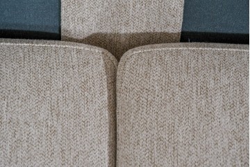 中古　美品　展示品　IDC大塚家具　コンパクトなサイズ感が嬉しいCAS-Dラブソファ　定価約13万円相当　(R-085680)