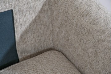 中古　美品　展示品　IDC大塚家具　コンパクトなサイズ感が嬉しいCAS-Dラブソファ　定価約13万円相当　(R-085680)