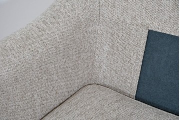 中古　美品　展示品　IDC大塚家具　コンパクトなサイズ感が嬉しいCAS-Dラブソファ　定価約13万円相当　(R-085680)