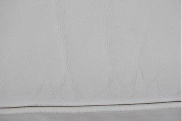 中古　ルクラス(LeClass)　本革　ボタン留め装飾と鋲打ちデザインが美しいチェスターフィールド2人掛けソファ　(R-085681)