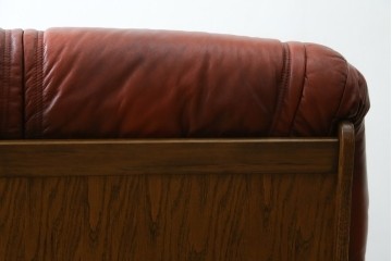 中古　オランダ輸入家具　オーク材の重厚なフレームと本革シートの質感が魅力の2人掛けソファ　定価約30万円　(R-085682)