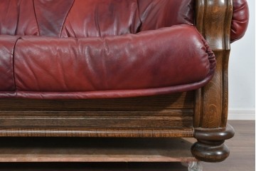 中古　オランダ輸入家具　オーク材の重厚なフレームと本革シートの質感が魅力の2人掛けソファ　定価約30万円相当　(R-085682)