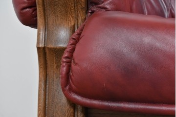 中古　オランダ輸入家具　オーク材の重厚なフレームと本革シートの質感が魅力の2人掛けソファ　定価約30万円相当　(R-085682)