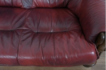 中古　オランダ輸入家具　オーク材の重厚なフレームと本革シートの質感が魅力の2人掛けソファ　定価約30万円相当　(R-085682)