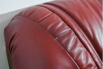 中古　オランダ輸入家具　オーク材の重厚なフレームと本革シートの質感が魅力の2人掛けソファ　定価約30万円相当　(R-085682)