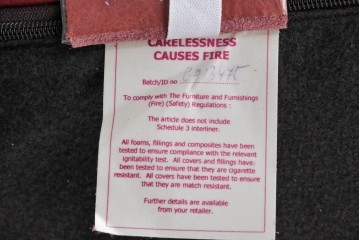 中古　オランダ輸入家具　オーク材の重厚なフレームと本革シートの質感が魅力の2人掛けソファ　定価約30万円相当　(R-085682)