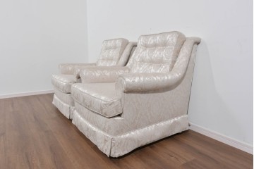 中古　超美品　特注品　国産職人手作り　某上場企業会長邸放出品　光沢のある織模様生地が上品なドレクセル風の一人掛けソファ2脚　製作費(1脚)約50万円　(R-085684)