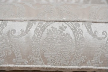 中古　超美品　特注品　国産職人手作り　某上場企業会長邸放出品　光沢のある織模様生地が上品なドレクセル風の一人掛けソファ2脚　製作費(1脚)約50万円　(R-085684)