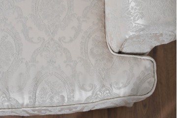 中古　超美品　特注品　国産職人手作り　某上場企業会長邸放出品　光沢のある織模様生地が上品なドレクセル風の一人掛けソファ2脚　製作費(1脚)約50万円　(R-085684)