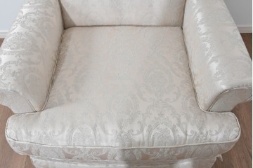 中古　超美品　特注品　国産職人手作り　某上場企業会長邸放出品　光沢のある織模様生地が上品なドレクセル風の一人掛けソファ2脚　製作費(1脚)約50万円　(R-085684)