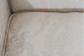 中古　超美品　特注品　国産職人手作り　某上場企業会長邸放出品　光沢のある織模様生地が上品なドレクセル風の一人掛けソファ2脚　製作費(1脚)約50万円　(R-085684)