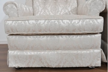 中古　超美品　特注品　国産職人手作り　某上場企業会長邸放出品　光沢のある織模様生地が上品なドレクセル風の一人掛けソファ2脚　製作費(1脚)約50万円　(R-085684)