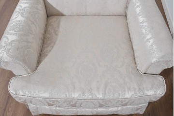 中古　超美品　特注品　国産職人手作り　某上場企業会長邸放出品　光沢のある織模様生地が上品なドレクセル風の一人掛けソファ2脚　製作費(1脚)約50万円　(R-085684)