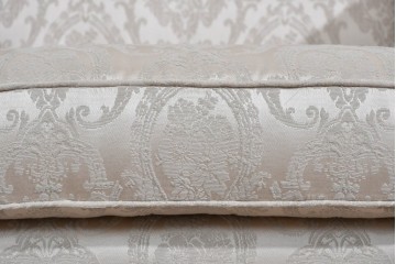 中古　超美品　特注品　国産職人手作り　某上場企業会長邸放出品　光沢のある織模様生地が上品なドレクセル風の一人掛けソファ2脚　製作費(1脚)約50万円　(R-085684)